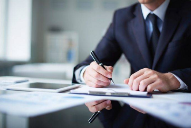 “Əlavələrin ləğvi ilə dövlət qulluqçularının maaşı baza hissədə artırıldı” - EKSPERT DANIŞDI