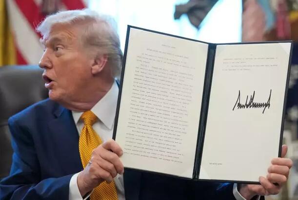 ABŞ dollarına Trampın imzası əlavə olunacaq