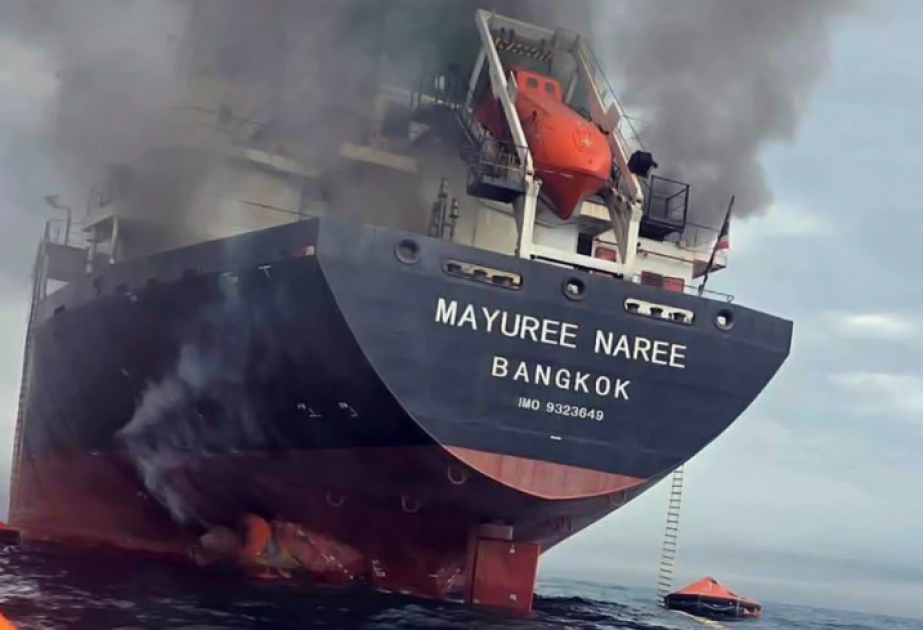 Hörmüz boğazında zədələnən yük gəmisi İran sahillərində saya oturub, üç gəmiçi itkin düşüb