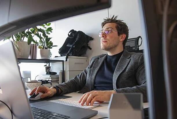 Niyə insanlar daim öyrənirlər, amma yenə də heç nəyə mənsub olmurlar?..