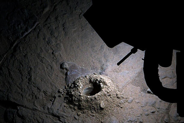 Curiosity süni işıq altında Mars səthinin görüntülərini çəkib...