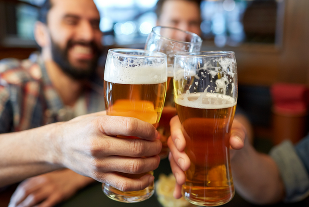 Nəzarət vacibdir: pivə alkoqolizmi nədir və niyə yazda baş verir?