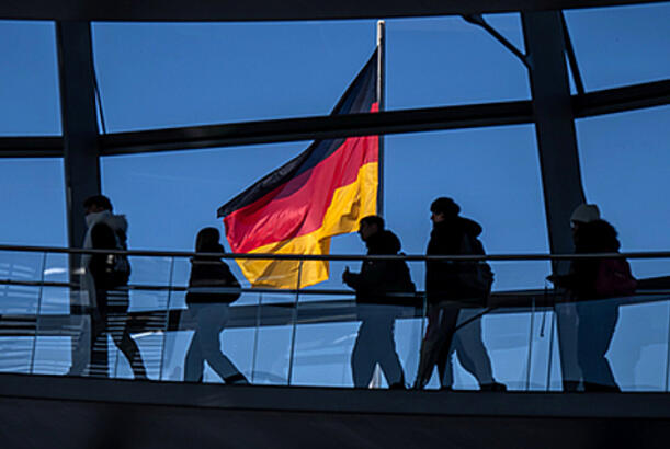 Almaniya hərbi yaşda olan kişilərin ölkədən çıxışını məhdudlaşdırıb...