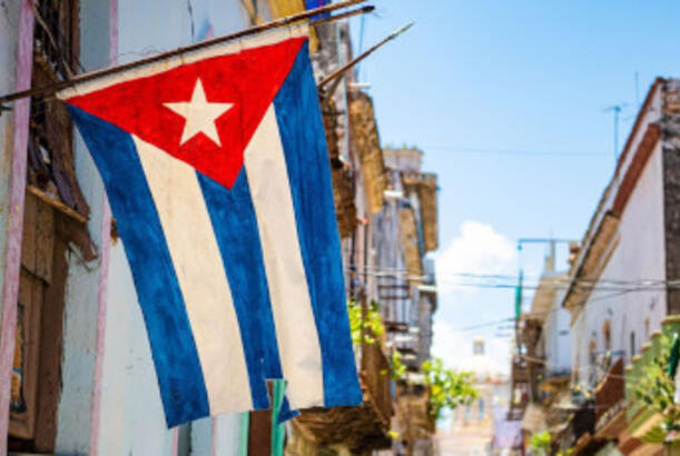 Kuba ABŞ-ın nəzarəti altında məhbusları azad etməyə başlayıb...