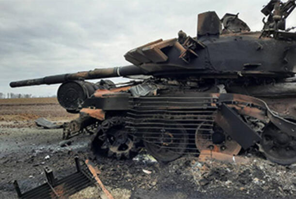 Rus qoşunları cəbhə xəttinə getməmək üçün texnikanı sıradan çıxarırlar...