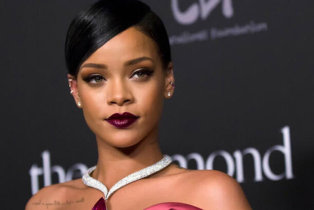 Məsləhətçinin adı Rose Amberdir...