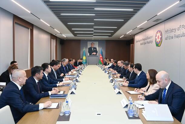 Azərbaycan və Qazaxıstan XİN başçıları arasında geniştərkibli görüş keçirilib
