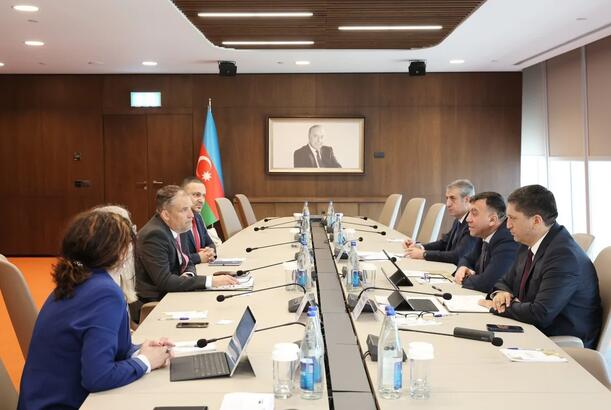 Azərbaycan Almaniya şirkəti ilə insan resurslarının inkişafını müzakirə edib