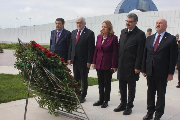Azərbaycan-Türkiyə-Şimali Kipr parlamentlərarası dostluq qrupunun sədrləri Bakıda Zəfər Tağını ziyarət ediblər