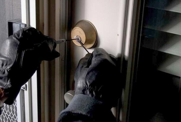 Kafe və mağazalara "qənim kəsilən" keçmiş məhkum yaxalandı