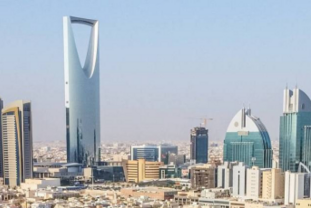 Səudiyyə səhranın mərkəzində sulu sahilləri olan çay yaradıb...