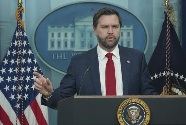 Vance Vatikanı ABŞ siyasətindən uzaq durmağa çağırıb...