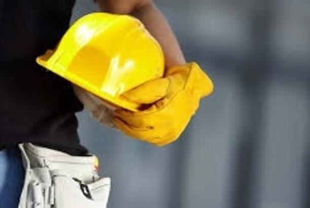 Biləsuvarda fəhlə hündürlükdən yıxılıb