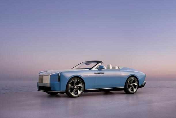 Rolls-Royce 9,5 milyon dollarlıq elektrik avtomobilini təqdim edib…

 ..