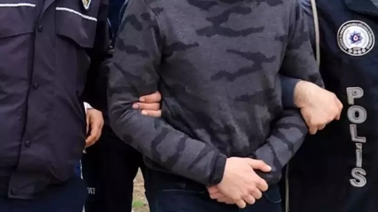 Türkiyədə məktəbə hücum edəcəyini yazan şagird saxlanılıb