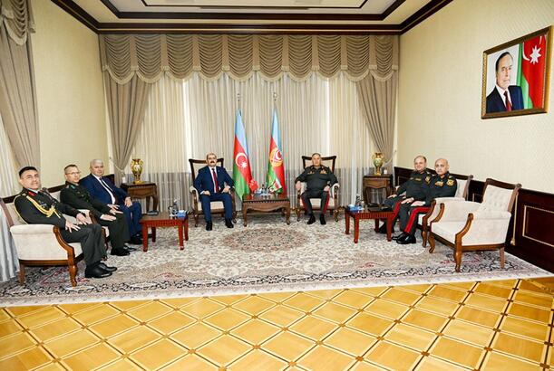 Azərbaycan Ordusunun Baş Qərargah rəisi türkiyəli professorla görüşüb