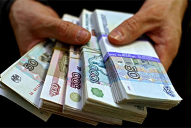 Ruslar banklardan rekord miqdarda nağd pul çıxarıblar…