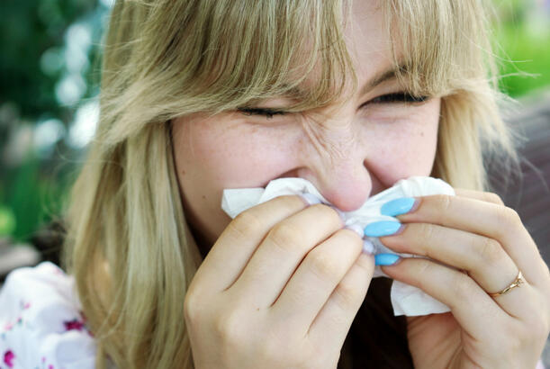 Hər iki burun dəliyi ilə burnunuzu üfürməyin təhlükələri...