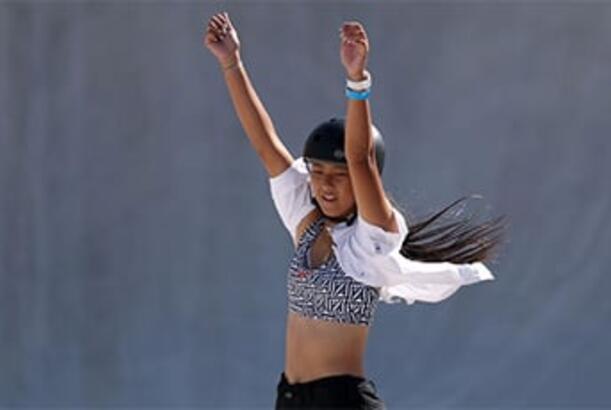 Yapon gəncləri dostları ilə birgə Ferrari və Porsche almaq üçün pul yığırlar...