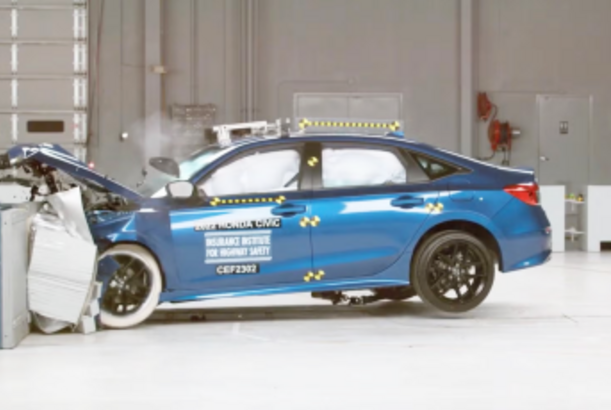 Toyota, Mazda və Honda qəza testlərində yarışır...