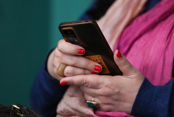 Üzünüzdə minlərlə bakteriya: smartfonunuz niyə tualetdən daha çirklidir...