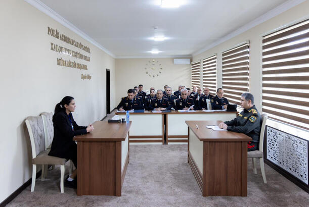 Daxili işlər naziri Göyçayda vətəndaşları dinləyib və gənclərin arasından seçim edib