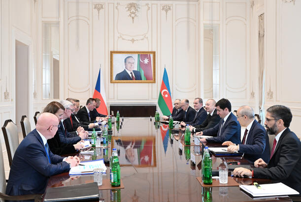 Qəbələdə Azərbaycan Prezidenti İlham Əliyevin Çexiyanın Baş naziri ilə geniş tərkibdə görüşü keçirilir - YENİLƏNİR