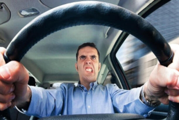 “Məni sevməlisən,..mən sevməsəm də...”