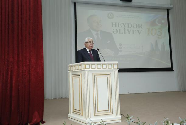 Xaçmazda Ulu Öndər Heydər Əliyevin anadan olmasının 103-cü ildönümünə həsr olunan konfrans keçirilib