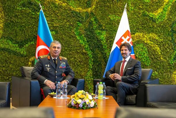 Zakir Həsənov Slovakiyaya səfər edib