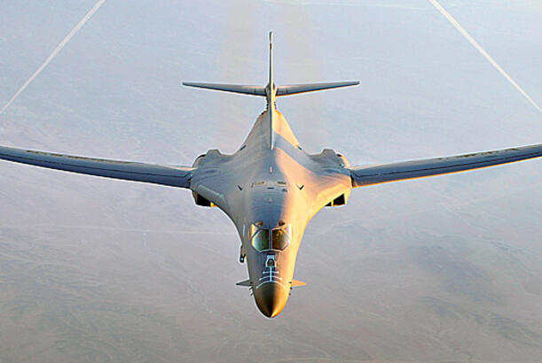 ABŞ B-1B Lancer bombardmançı təyyarəsini sınaqdan keçirib...
