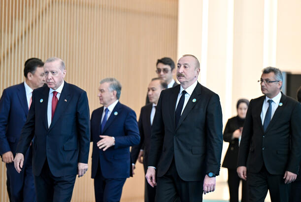 Prezident İlham Əliyev və TDT-nin qeyri-rəsmi Zirvə görüşünün digər iştirakçıları Türk Sivilizasiyası Mərkəzinin təməlqoyma mərasimində iştirak ediblər - FOTOLAR