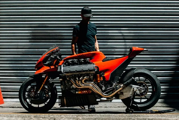 400 at gücündə mühərrikə malik ilk Ferrari motosikleti…