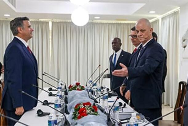 Mərkəzi Kəşfiyyat İdarəsinin direktoru Havanada nə edirdi?