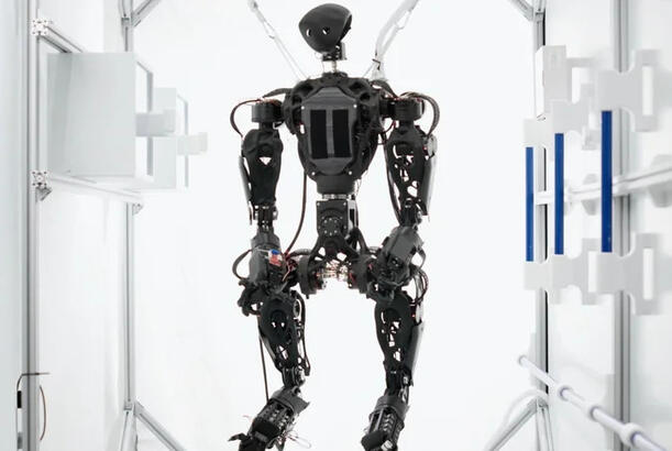 Kanadada dörd qolu olan humanoid robot təqdim edilib…