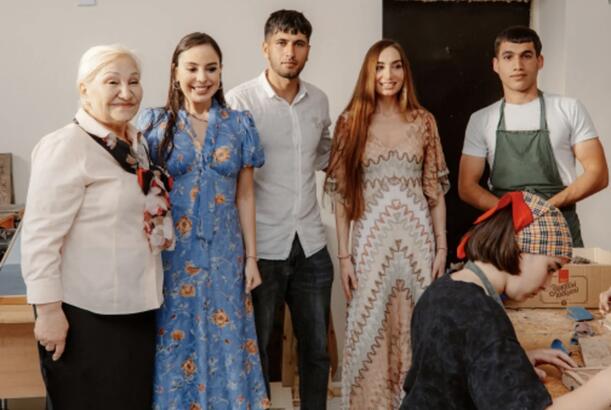 Leyla Əliyeva və Arzu Əliyeva 11 nömrəli inteqrasiya təlimli internat tipli ümumtəhsil məktəbində olublar