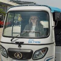 Hindistan elektrik “tuk-tuk”larını kütləvi şəkildə qəbul edir...