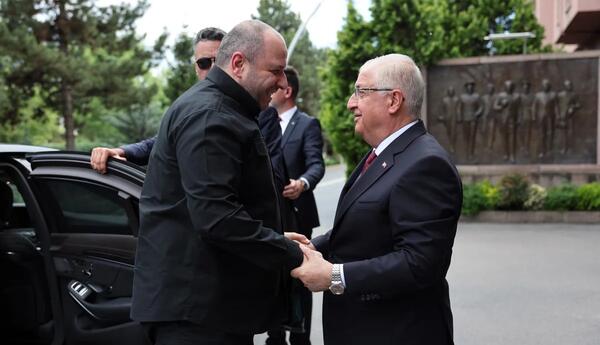 Türkiyə və Ukrayna müdafiə nazirləri görüşüblər