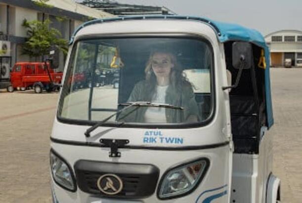 Hindistan elektrik “tuk-tuk”larını kütləvi şəkildə qəbul edir...