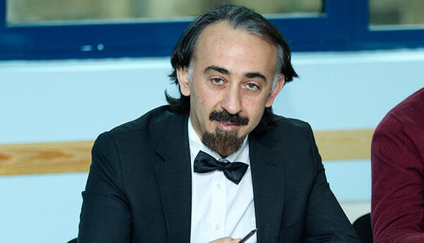 Tanınmış vəkilin qızı yol qəzasında həlak olub