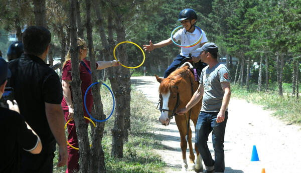 Əlilliyi olan uşaqlar üçün növbəti hippoterapiya tədbirləri təşkil olunub
