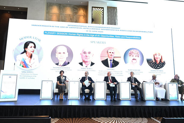 Plenar sessiyada süni intellekt və insan hüquqları üzrə qlobal çağırışlar səsləndirilib