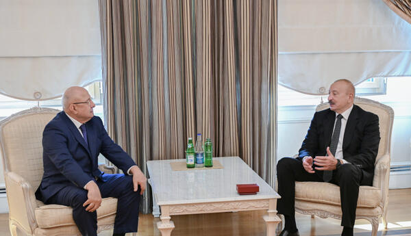 Prezident İlham Əliyev Dağıstanın tanınmış ictimai-siyasi xadimi Qurban Qurbanova “Dostluq” ordenini təqdim edib <span class="red">- FOTOLAR</span>