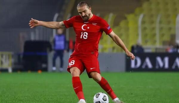 Caner Erkin futbolla vidalaşdı...