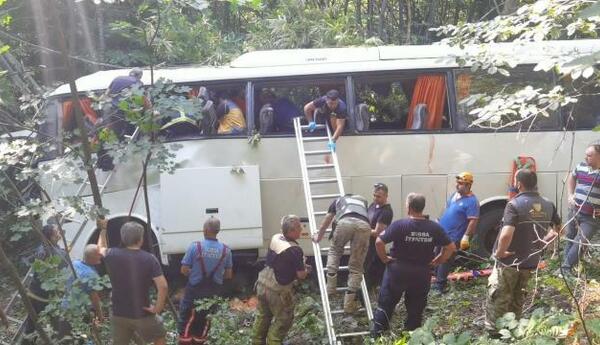 Türkiyədə dəhşətli QƏZA - mikroavtobus aşıb, 4 nəfər ölüb
