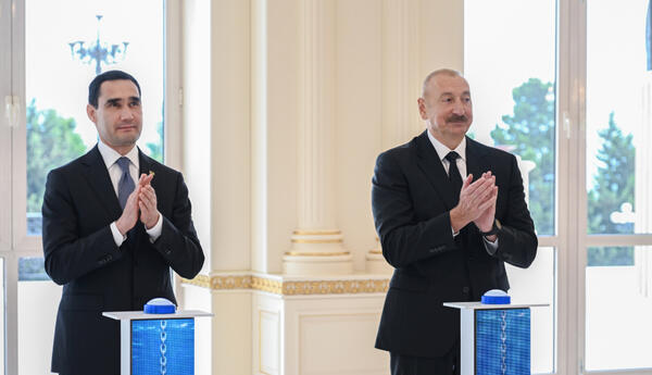 Азербайджан передал в дар Туркменистану танкер