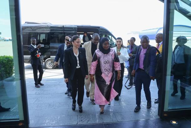 Mozambikin spikeri Azərbaycanda səfərdədir