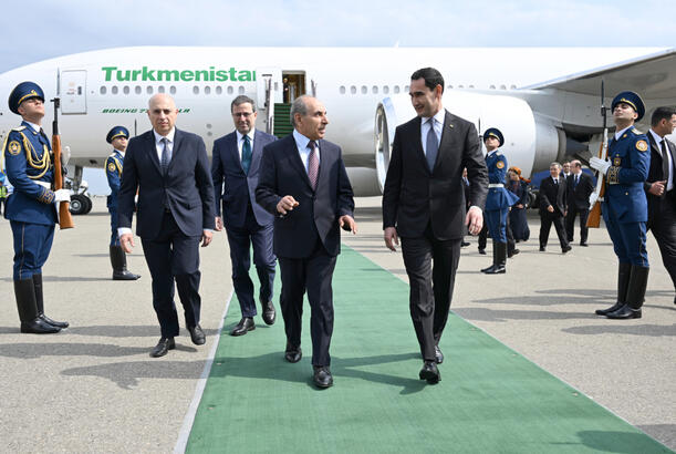 Türkmənistan Prezidenti Sərdar Berdiməhəmmədov Azərbaycana səfərə gəlib