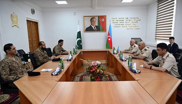 Azərbaycanla Pakistan arasında hərbi əlaqələrin davamlı inkişafı müzakirə edilib