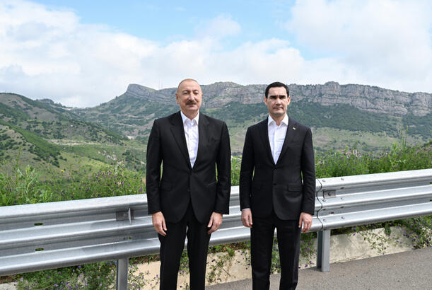 Azərbaycan və Türkmənistan prezidentləri Şuşanın Daşaltı kəndinin fonunda şəkil çəkdiriblər